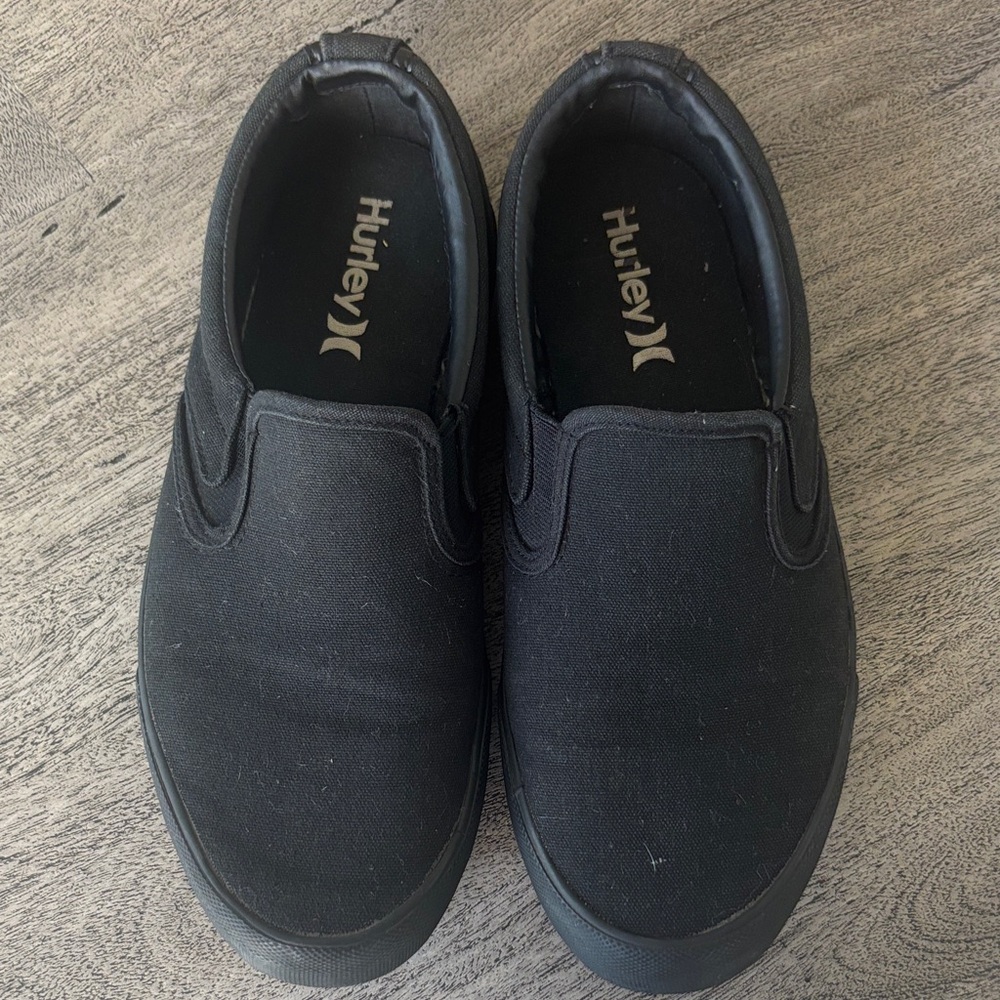 LAST CHANCE! Donating 4/1! 
Hurley men’s kayo Black Slip-On Shoes